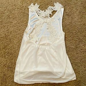 🤍Boutique Medium Womens White Tank Top Floral Cross Racerback🤍